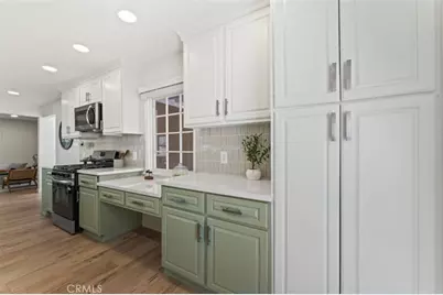 17008 Hartland St, Lake Balboa, CA 91406 - Photo 10