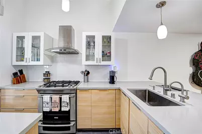 7050 Shoup Avenue, Canoga Park, CA 91303 - Photo 1