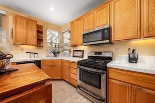27635 Elkwood Ln, Castaic, CA 91384 - Photo 6