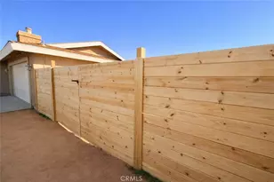58271 Caliente St, Yucca Valley, CA 92284 - Photo 4
