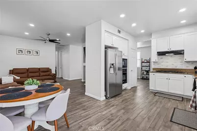 19904 Holly Drive, Saugus, CA 91350 - Photo 12