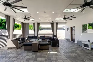 12608 Califa St, Valley Village, CA 91607 - Photo 46
