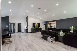 12608 Califa St, Valley Village, CA 91607 - Photo 16