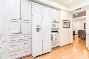 4765 Park Encino Ln, Encino, CA 91436 - Photo 16