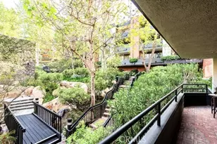 4765 Park Encino Ln, Encino, CA 91436 - Photo 10