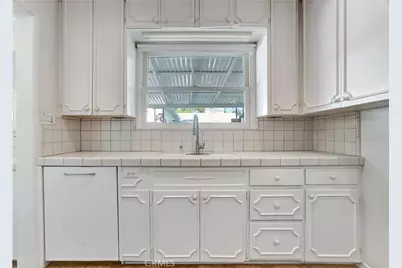 5239 Comercio Avenue, Woodland Hills, CA 91364 - Photo 10