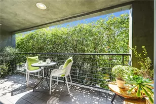 1120 N El Centro, Los Angeles, CA 90038 - Photo 18