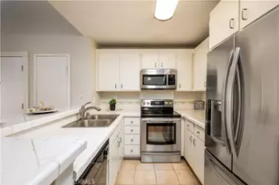 25003 Peachland, Newhall, CA 91321 - Photo 4