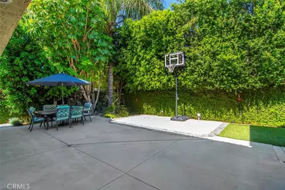 6347 Wynne Avenue, Tarzana, CA 91335 - Photo 44