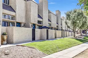 984 W Riverside Dr, Burbank, CA 91506 - Photo 2