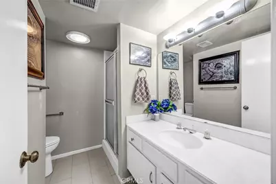 984 W Riverside Drive, Burbank, CA 91506 - Photo 20