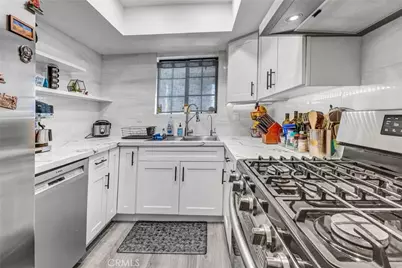 6545 Reseda Boulevard #6, Reseda, CA 91335 - Photo 2