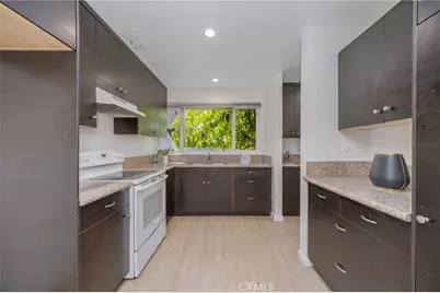 18110 Killion Street #2, Tarzana, CA 91356 - Photo 6