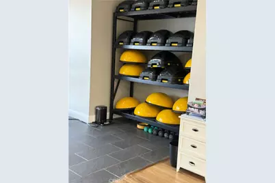 19564 S Ventura Boulevard, Tarzana, CA 91356 - Photo 8