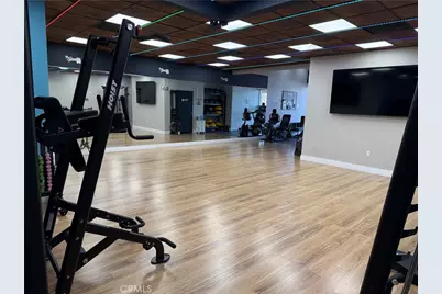 19564 S Ventura Boulevard, Tarzana, CA 91356 - Photo 2