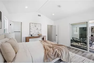 17721 Burbank, Encino, CA 91316 - Photo 20