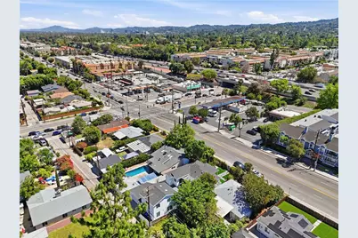 17721 Burbank, Encino, CA 91316 - Photo 46