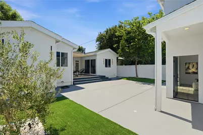 17721 Burbank, Encino, CA 91316 - Photo 32