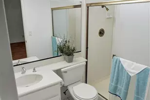 19950 Ave Of The Oaks, Newhall, CA 91321 - Photo 12