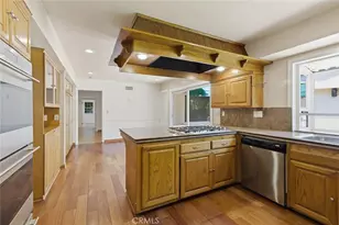 5220 Collier Pl, Woodland Hills, CA 91364 - Photo 26