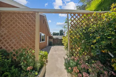 23149 Cuervo, Valencia, CA 91354 - Photo 48