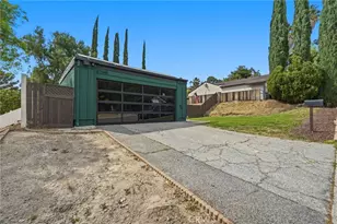 27445 Onlee, Saugus, CA 91350 - Photo 2