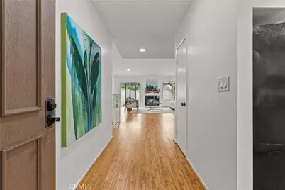 20038 Avenue Of The Oaks, Newhall, CA 91321 - Photo 2