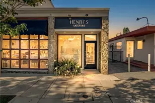 7235 Owensmouth, Canoga Park, CA 91303 - Photo 1