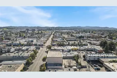 7235 Owensmouth, Canoga Park, CA 91303 - Photo 24
