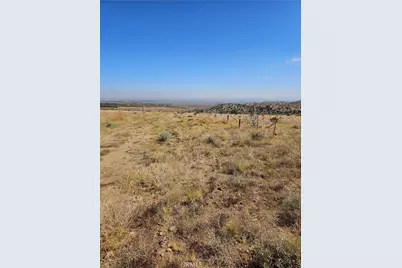 116 E Street East, Juniper Hills, CA 93543 - Photo 2