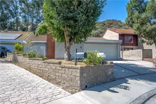 27440 Annette Jo Cir, Saugus, CA 91350 - Photo 2