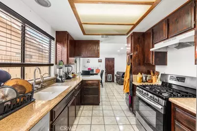 1827 Louise, Lancaster, CA 93534 - Photo 2