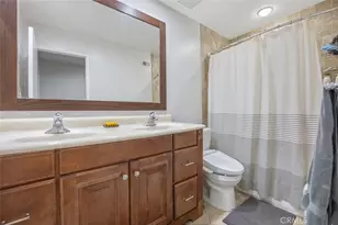 28137 Oaklar Dr, Saugus, CA 91350 - Photo 24