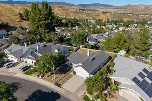 31918 Gelding, Castaic, CA 91384 - Photo 2