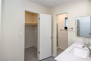 26333 Long Oak Dr, Newhall, CA 91321 - Photo 10