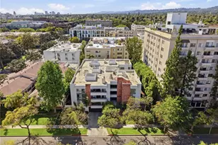 429 N Oakhurst Dr, Beverly Hills, CA 90210 - Photo 28