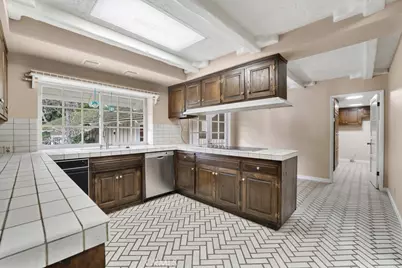 4809 Queen Victoria Road, Woodland Hills, CA 91364 - Photo 14