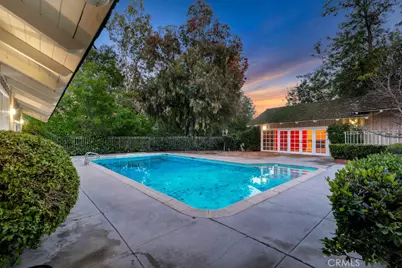 4809 Queen Victoria Road, Woodland Hills, CA 91364 - Photo 12
