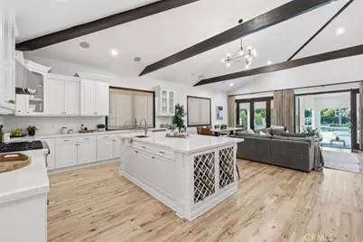 22953 Oxnard Street, Woodland Hills, CA 91367 - Photo 2