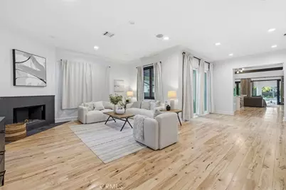 22953 Oxnard Street, Woodland Hills, CA 91367 - Photo 20