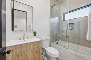 22953 Oxnard St, Woodland Hills, CA 91367 - Photo 18