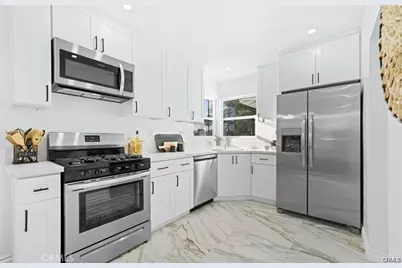 1484 N Clybourn Avenue, Burbank, CA 91505 - Photo 4