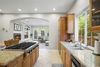 27018 Woodlands Dr, Valencia, CA 91355 - Photo 12