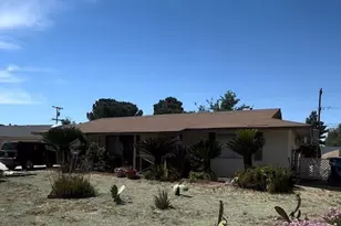 913 Cherry Hills Dr, Bakersfield, CA 93309 - Photo 1