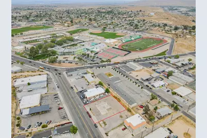 16650 Mojave Dr, Victorville, CA 92395 - Photo 14