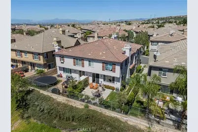 19354 Laroda #165, Saugus, CA 91350 - Photo 2