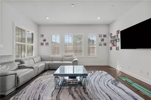 8327 N Mariposa Ct, Canoga Park, CA 91304 - Photo 32