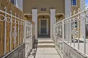 737 N Ridgewood Pl, Los Angeles, CA 90038 - Photo 18