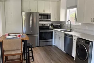 351 Chestnut Hill Ct, Thousand Oaks, CA 91360 - Photo 2