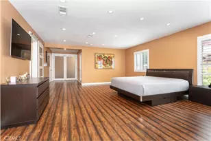 20925 Almazan Rd, Woodland Hills, CA 91364 - Photo 18